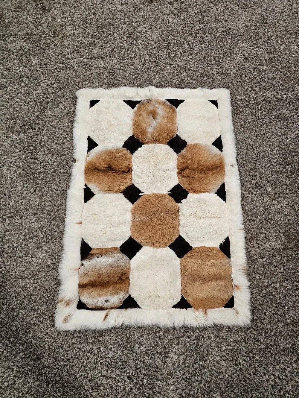 TRI-COLOR GEOMETRIC 100% ALPACA NATURAL FUR RUG HANDMADE PERUVIAN PERU 47x34